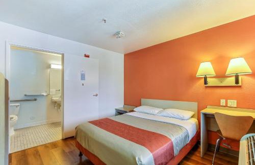 Pinole Hotel | Motel 6-Pinole, CA