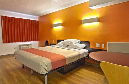 Piscataway Hotel | Motel 6 Piscataway, NJ