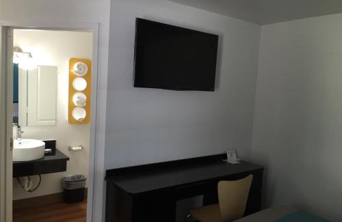 Prairie Du Chien Hotel | Motel 6-Prairie Du Chien, WI