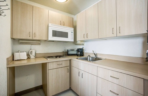 Red Deer Hotel | Motel 6 Red Deer, AB