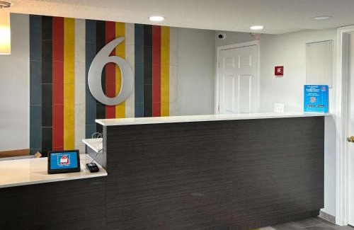 Richmond Hotel | Motel 6 Richmond, KY EKU Campus Area