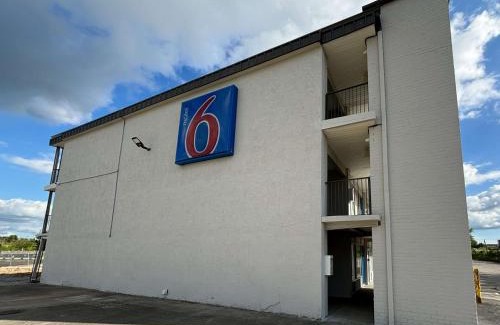 Richmond Hotel | Motel 6 Richmond, KY EKU Campus Area
