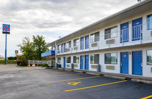 Rochester Hotel | Motel 6-Rochester, MN