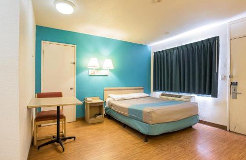 Rochester Hotel | Motel 6-Rochester, MN