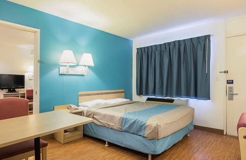 Rochester Hotel | Motel 6 Rochester, MN