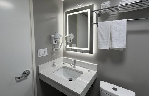 Rockford Hotel | Motel 6 Rockford, IL – RFD Airport