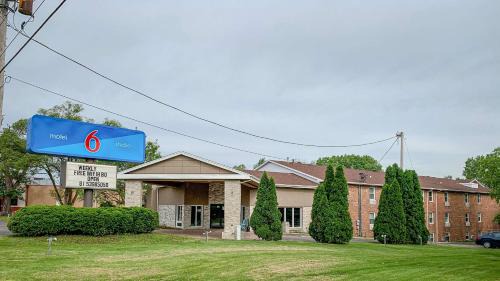 Rockford Hotel | Motel 6 Rockford, Il