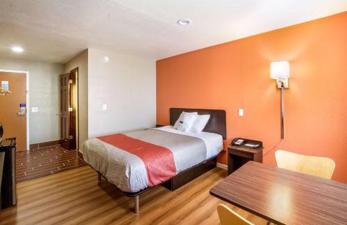 Perrysburg Hotel | Motel 6-Rossford, OH