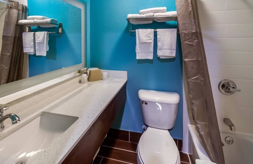 Rossford Hotel | Motel 6 Rossford, OH
