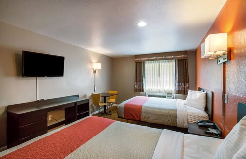 Rossford Hotel | Motel 6 Rossford, OH