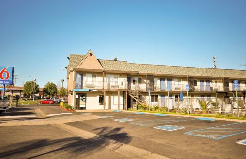 Southeastern Sacramento Hotel | Motel 6-Sacramento, CA - Central