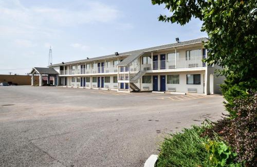 St. Joseph Hotel | Motel 6-Saint Joseph, MO