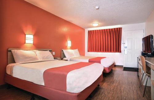 St. Joseph Hotel | Motel 6-Saint Joseph, MO
