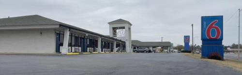 Sallisaw Hotel | Motel 6-Sallisaw, OK