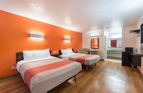 Vance Jackson Hotel | Motel 6 San Antonio, TX - Fiesta Trails