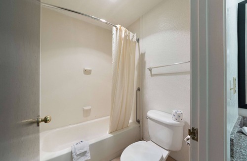 Vance Jackson Hotel | Motel 6 San Antonio, TX - Fiesta Trails