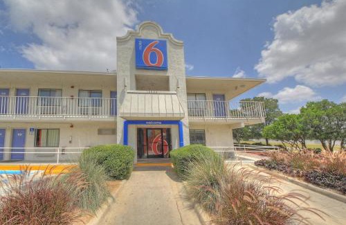 Wetmore Hotel | Motel 6 San Antonio, Tx Six Flags Fiesta TX - La Cantera Area