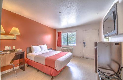 Wetmore Hotel | Motel 6 San Antonio, Tx Six Flags Fiesta TX - La Cantera Area