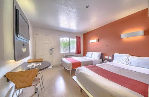 Wetmore Hotel | Motel 6 San Antonio, Tx Six Flags Fiesta TX - La Cantera Area