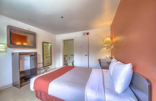 Wetmore Hotel | Motel 6 San Antonio, Tx Six Flags Fiesta TX - La Cantera Area
