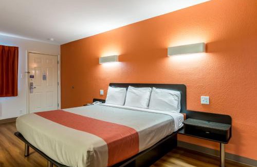 San Antonio Hotel | Motel 6-San Antonio, TX - South WW White Rd