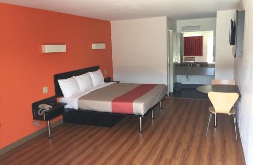 San Antonio Hotel | Motel 6-San Antonio, TX - South WW White Rd