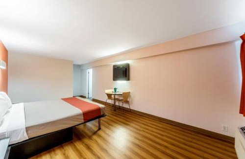San Antonio Hotel | Motel 6-San Antonio, TX - South WW White Rd