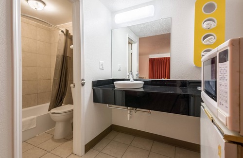 Schenectady Hotel | Motel 6 Schenectady, NY