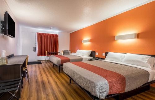 Schenectady Hotel | Motel 6 Schenectady, NY