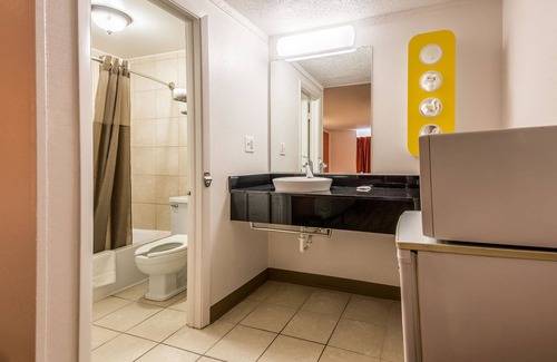 Schenectady Hotel | Motel 6 Schenectady, NY