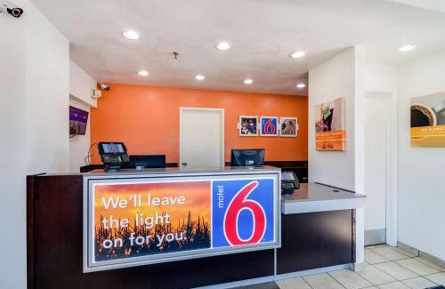 Schiller Park Hotel | Motel 6-Schiller Park, IL - Chicago O'Hare