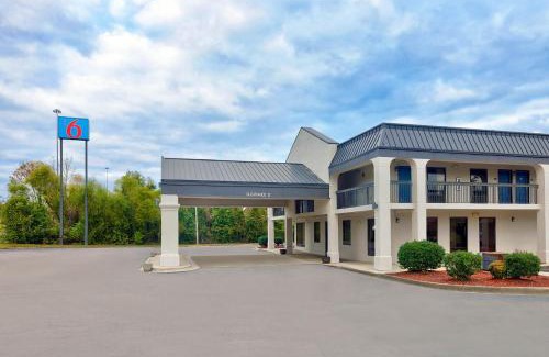 Scottsboro Hotel | Motel 6 Scottsboro, AL Hwy 72
