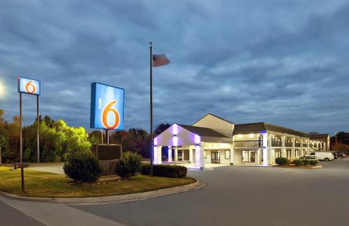 Scottsboro Hotel | Motel 6 Scottsboro, AL Hwy 72