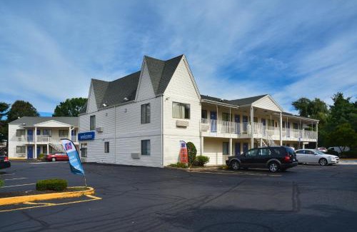 Southington Hotel | Motel 6-Southington, CT - Hartford