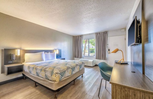Weeki Wachee Hotel | Motel 6 Spring Hill, FL - Weeki Wachee