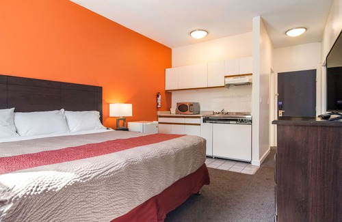 Newton Hotel | Motel 6 Surrey, BC