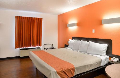 Southwyck Hotel | Motel 6-Toledo, OH