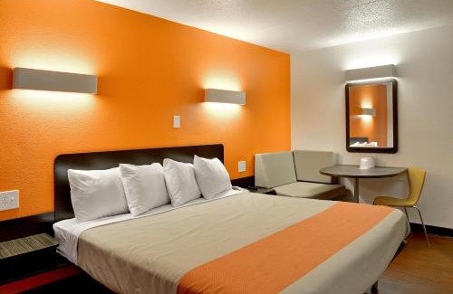 Southwyck Hotel | Motel 6-Toledo, OH