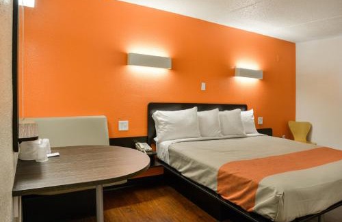 Southwyck Hotel | Motel 6-Toledo, OH