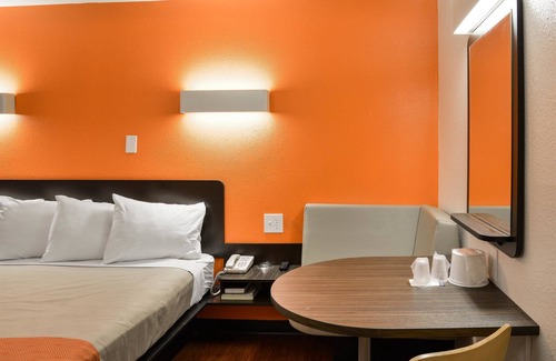 Southwyck Hotel | Motel 6 Toledo, OH