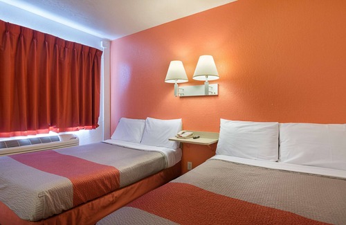 Topeka Hotel | Motel 6 Topeka, KS - Northwest