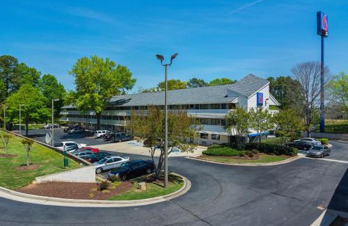Tucker Hotel | Motel 6-Tucker, GA - Atlanta Northeast