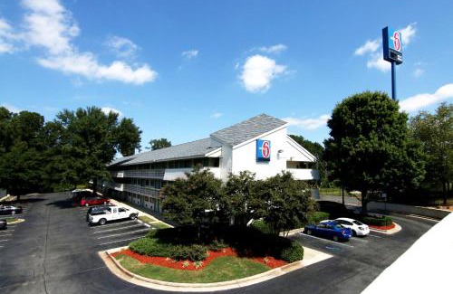 Tucker Hotel | Motel 6-Tucker, GA - Atlanta Northeast