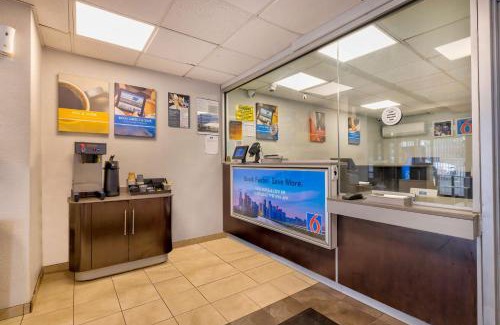 Villa Park Hotel | Motel 6-Villa Park, IL - Chicago West