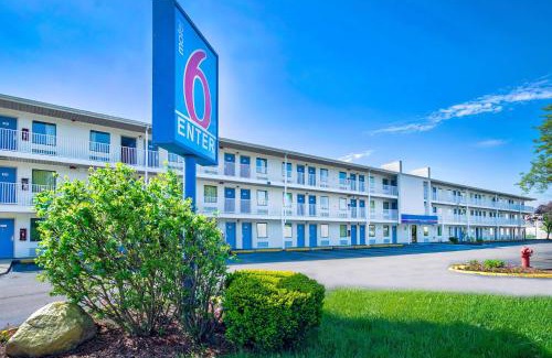 Warren Hotel | Motel 6-Warren, MI - Detroit East