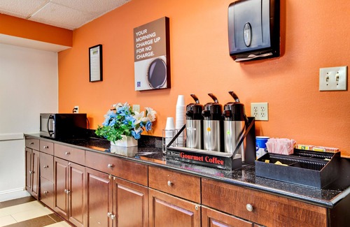 Takoma Hotel | Motel 6 Washington, DC