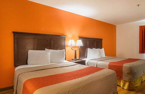 Waterloo Hotel | Motel 6 Waterloo, IA - Crossroads Mall - Cedar Falls
