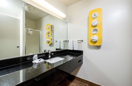 Waterloo Hotel | Motel 6 Waterloo, IA
