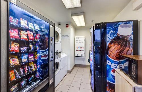 Arvada Plaza Area Hotel | Motel 6-Wheat Ridge, CO - West - Denver North