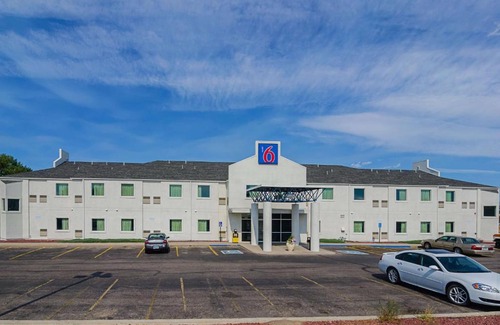 Wheatland Hotel | Motel 6-Wheatland, WY